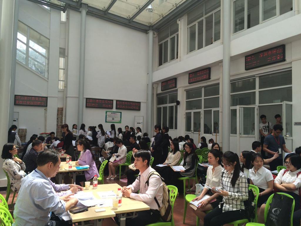 安静有序的面试现场